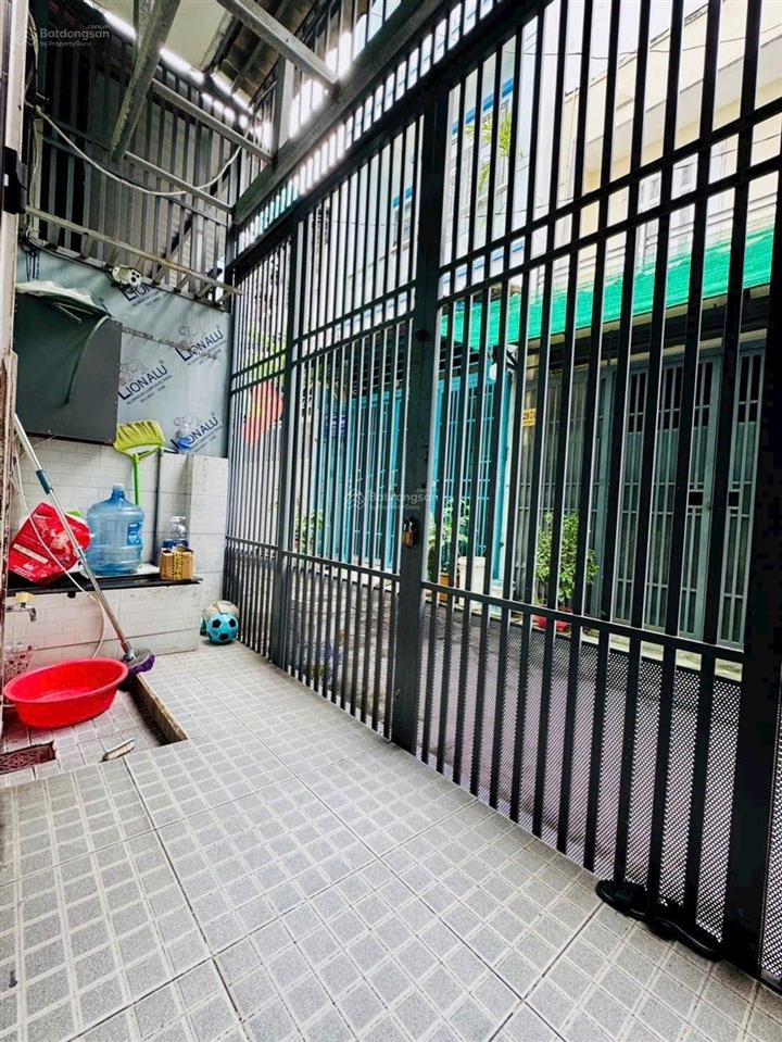 Chính chủ xây tâm huyết
2 mặt tiền ngay liên khu 56
dt 4m x 19.5m, 3 phòng ngủ
hẻm oto  ko qh 
