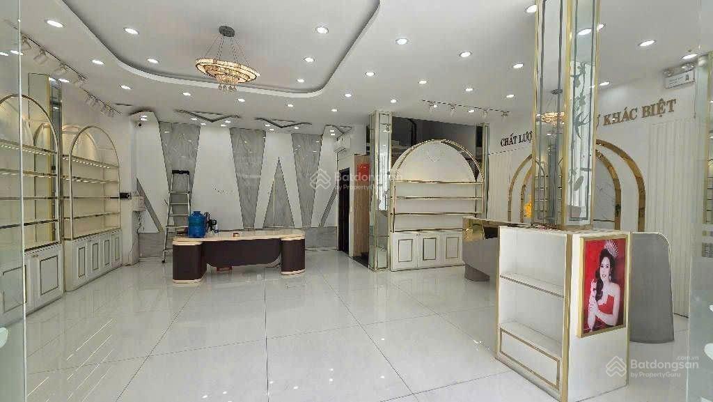 Nhanh mới kịp (kinh doanh đỉnh)
dt 8m x 10m vuông vức, bình tân
đường nhựa 10m,