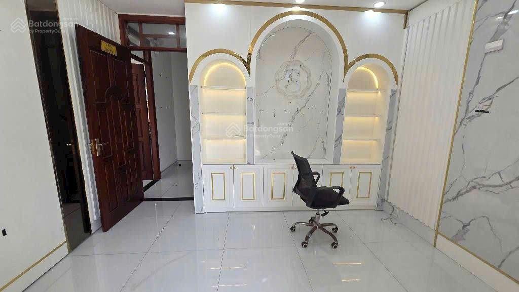 Nhanh mới kịp (kinh doanh đỉnh)
dt 8m x 10m vuông vức, bình tân
đường nhựa 10m,