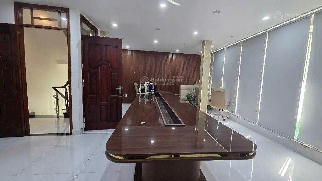 Nhanh mới kịp (kinh doanh đỉnh)
dt 8m x 10m vuông vức, bình tân
đường nhựa 10m,