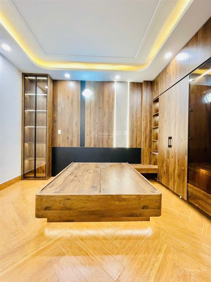 Nhà đẹp 3 tầng 7,2tỉ dt 7 x 12 giáp 4 xã hxh 8m thông  4 pn master  5wc  full nội thấtcao cấp