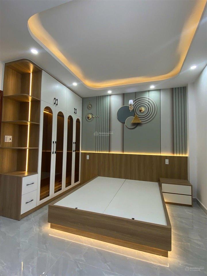 Nhà 5 tầng ds2 sát ủy ban bình tân
dt 4 x 16m5pn+5wcshrhcđko qhko lgchỉ 5.x tỷ còn tl