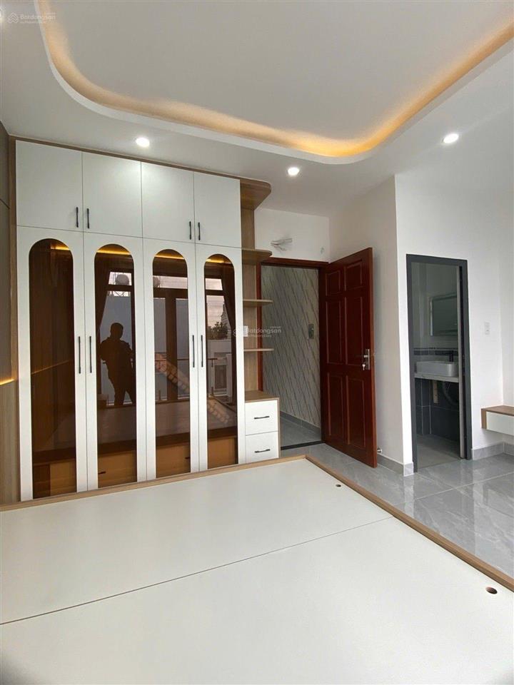 Nhà 5 tầng ds2 sát ủy ban bình tân
dt 4 x 16m5pn+5wcshrhcđko qhko lgchỉ 5.x tỷ còn tl