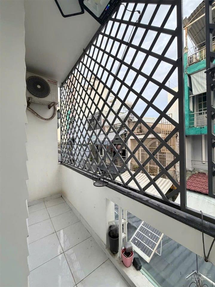 3 tầng đúc hẻm 703 hương lộ 2
dt 4m x 10m, 3 phòng ngủ
hẻm 5m  giá 4.99 tỷ (tl)