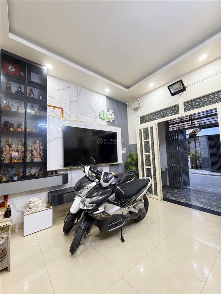 3 tầng đúc hẻm 703 hương lộ 2
dt 4m x 10m, 3 phòng ngủ
hẻm 5m  giá 4.99 tỷ (tl)