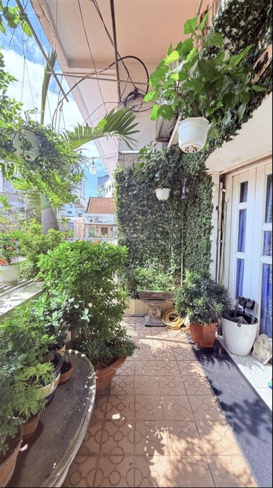 Bán c/c lão tử 126nn2 tầng 1 ,q5 giá chỉ nhỉnh 3tỷ phù hợp gđ đông người .
 hiện tại 2pn ,2wc ,bếp