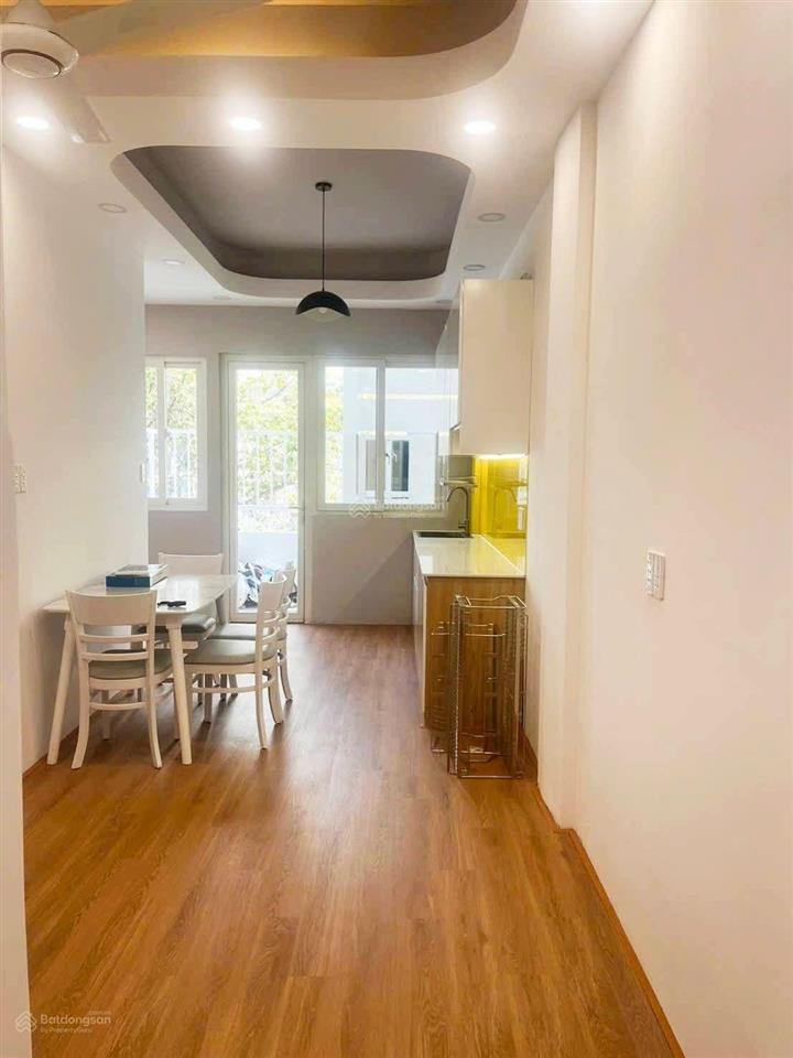Chung cư lý thường kiệt ,thuận tiện di chuyển q10 q5 q1 q4 giá nhỉnh 3tỷ
 2pn 1wc dt 50m2
 tiện í