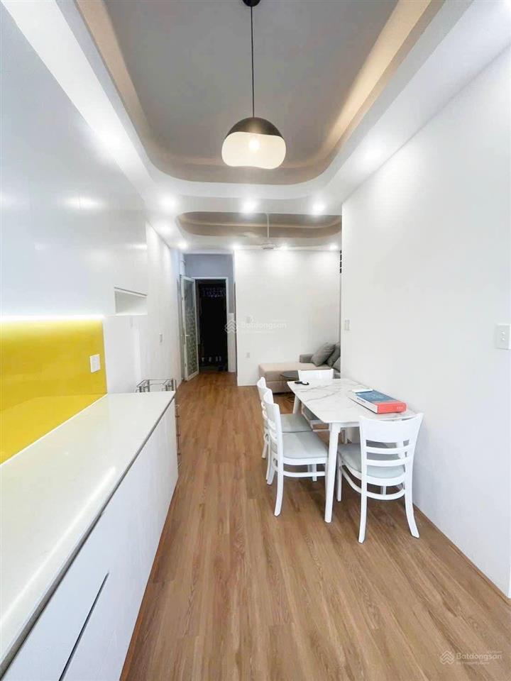 Chung cư lý thường kiệt ,thuận tiện di chuyển q10 q5 q1 q4 giá nhỉnh 3tỷ
 2pn 1wc dt 50m2
 tiện í
