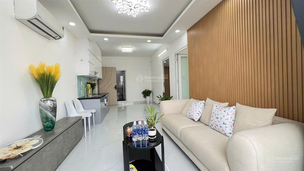 Duy nhất cc phan xích long giáp q1,q3 nằm trên đường ẩm thực sầm uất nhất sài gòn .
 dt 66m2 2pn