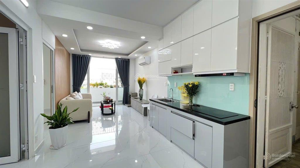 Duy nhất cc phan xích long giáp q1,q3 nằm trên đường ẩm thực sầm uất nhất sài gòn .
 dt 66m2 2pn
