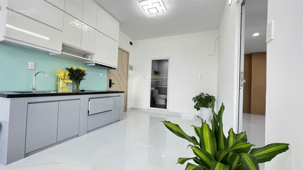 Duy nhất cc phan xích long giáp q1,q3 nằm trên đường ẩm thực sầm uất nhất sài gòn .
 dt 66m2 2pn