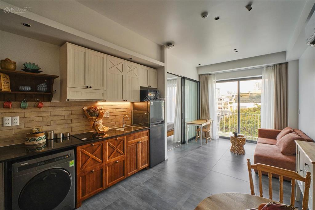 Cho thuê căn hộ dịch vụ(serviced apartment) ngay trung tâm hcm, 70m2, 2 ban công thoáng