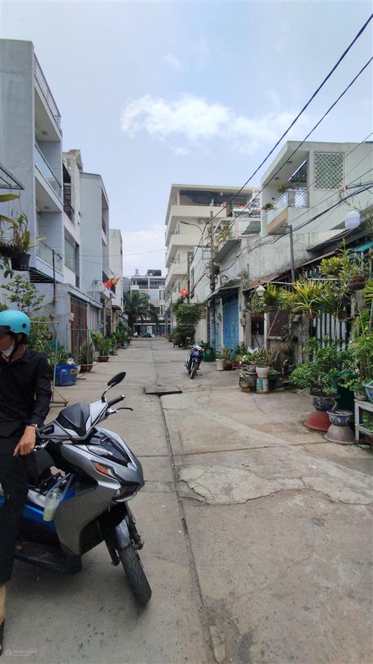 Hẻm nhựa ô tô quay đầu cách lê trọng tấn 800m 4x18, 1 lầu, 3pn (có phòng dưới trệt)