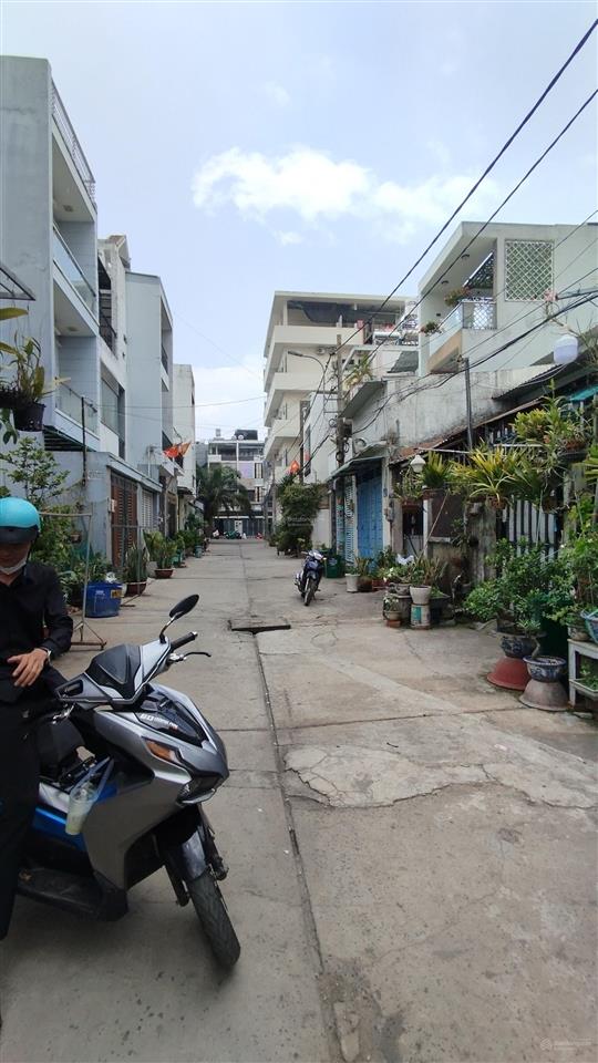 Hẻm nhựa ô tô quay đầu cách lê trọng tấn 800m 4x18, 1 lầu, 3pn (có phòng dưới trệt)