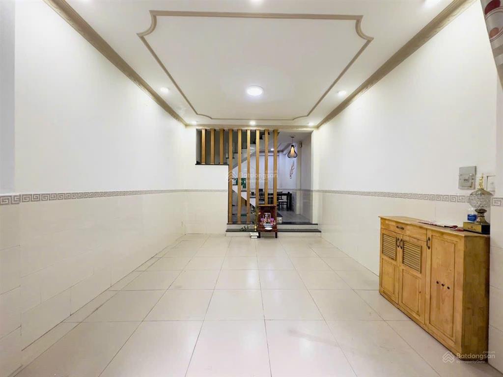 Bán nhà 40,7m2 giá 2 tỷ 380 triệu đường lê hồng phong, p2, quận 5, sổ hồng riêng