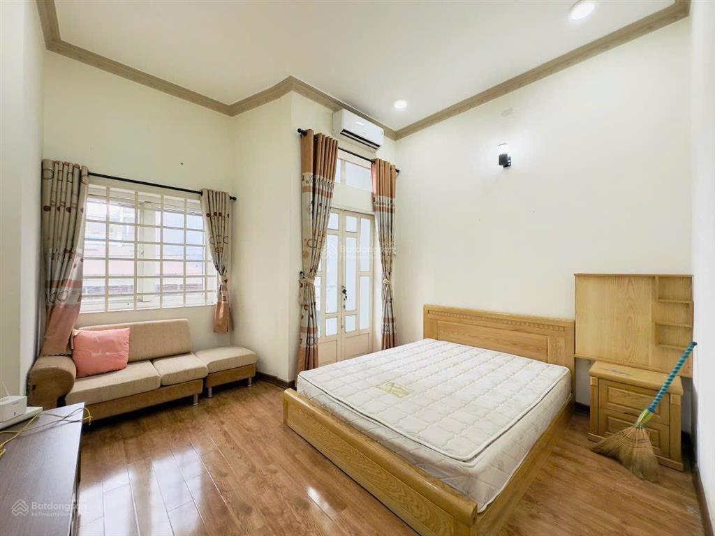 Bán nhà 40,7m2 giá 2 tỷ 380 triệu đường lê hồng phong, p2, quận 5, sổ hồng riêng