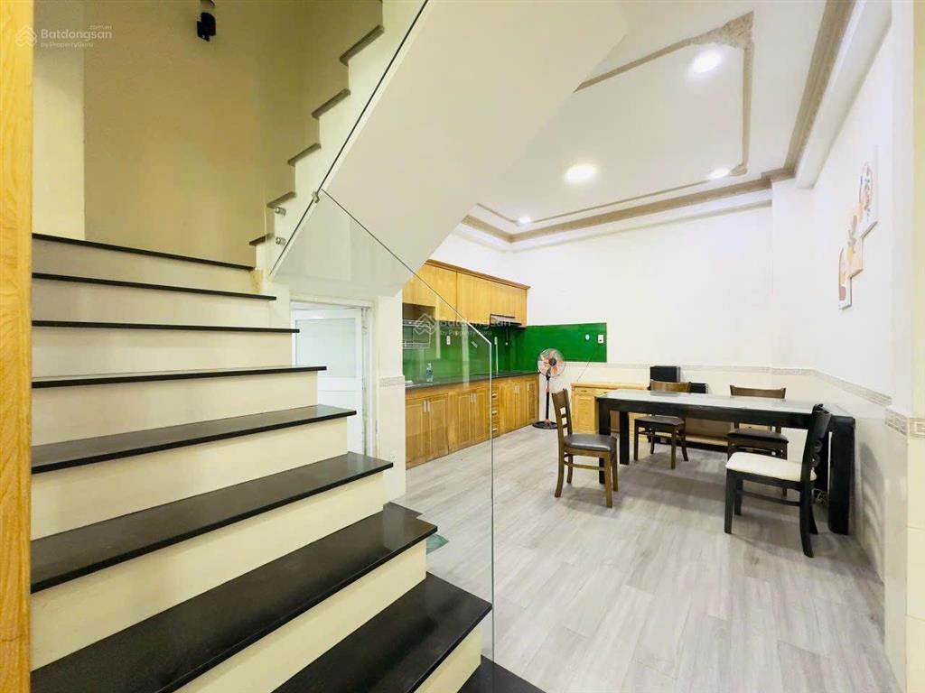 Bán nhà 40,7m2 giá 2 tỷ 380 triệu đường lê hồng phong, p2, quận 5, sổ hồng riêng