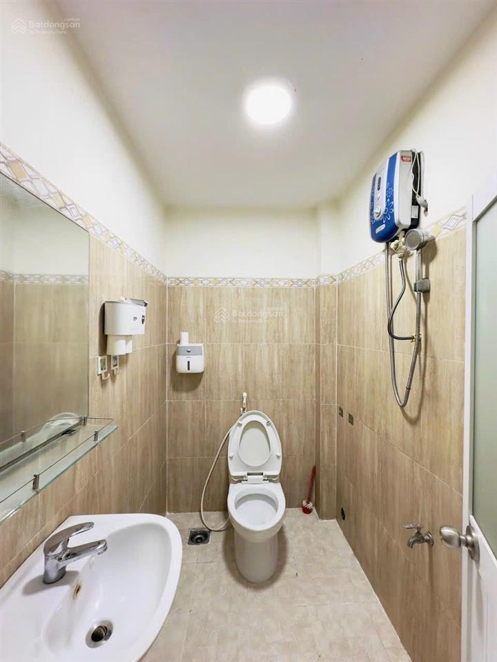 Bán nhà 40,7m2 giá 2 tỷ 380 triệu đường lê hồng phong, p2, quận 5, sổ hồng riêng