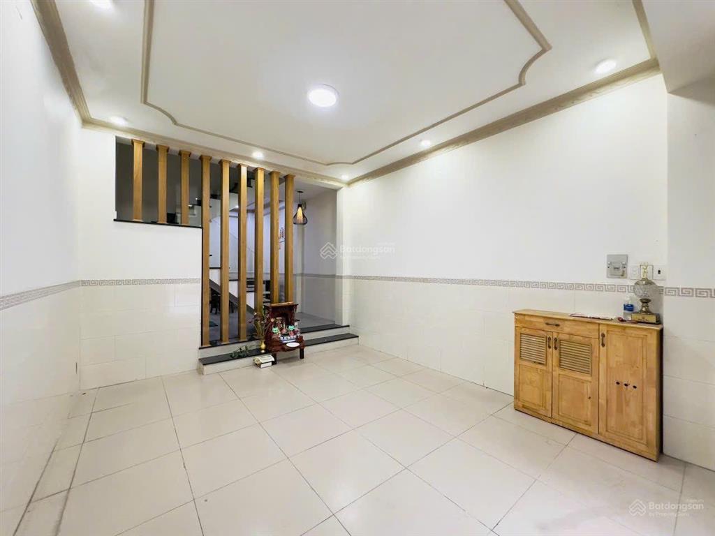 Bán nhà 40,7m2 giá 2 tỷ 380 triệu đường lê hồng phong, p2, quận 5, sổ hồng riêng