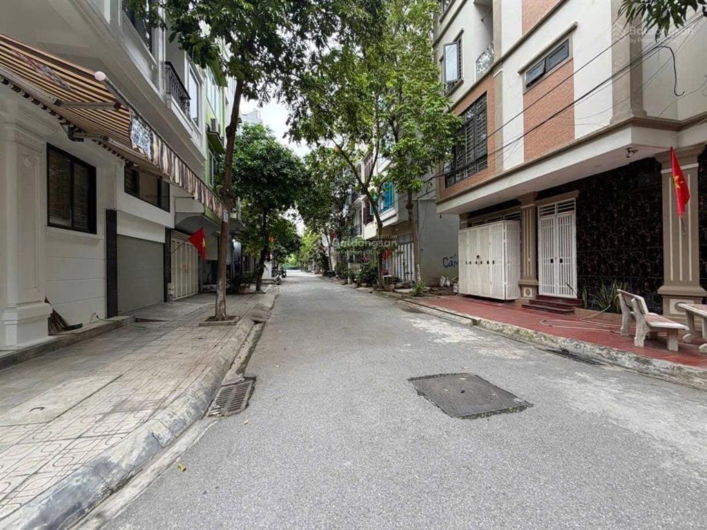 Bán gấp nhà 3 tầng ngay ỷ la, đường lê trọng tấn, sát kđt dương nội  45m2x4m kinh doanh ô tô tránh