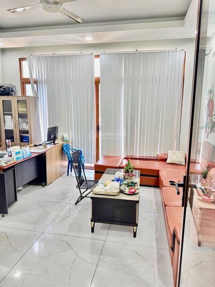 Nhà 5tầng btct  cho thuê 20triệu, đường 8m phạm văn bạch, p15 ngay sân bay  (5x16) ko lộ giới