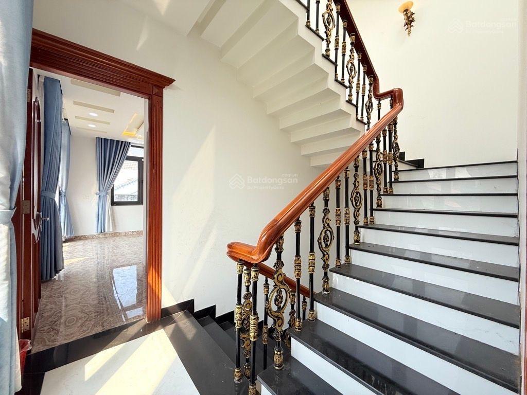 Vip! mt lô góc hiệp thành city  4 tầng (8x20)  nhà btct đẹp  bán giá tốt