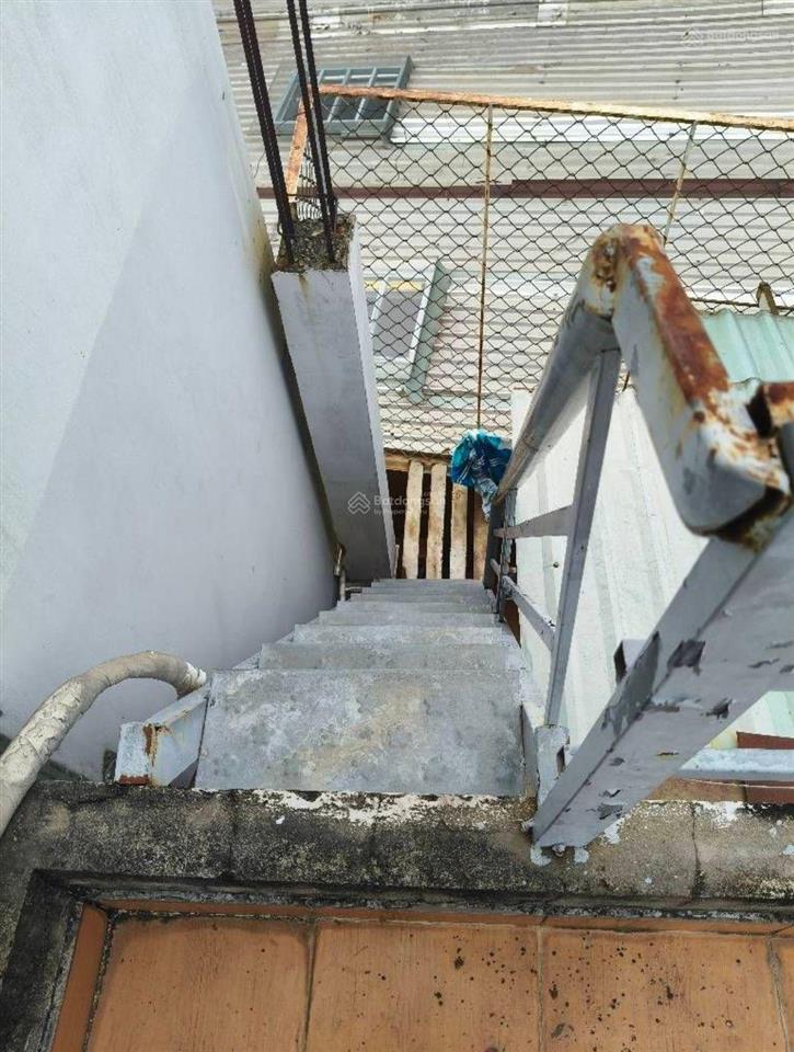 Nhà 3tầng, đường 4m sát nguyễn văn quá, q12  nhà đẹp btct cứng cáp  dt 46m2 giá tốt