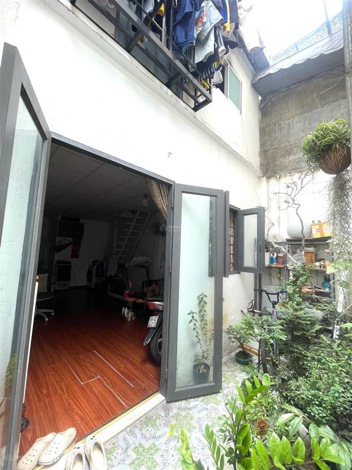 Nhà 2 tầng đường ô tô tránh 6m, trường chinh, đht q12  dt 46m2 nhà đẹp sân vườn  sổ hồng riêng