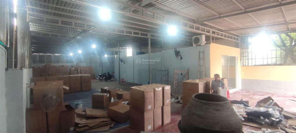 Kho sẵn có vp máy lạnh, ngay ngã 4 nguyễn ảnh thủ vs trần thị năm, dt 12x40 hơn 400m2  giá tốt