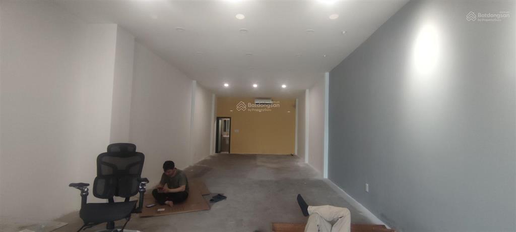 Kho sẵn có vp máy lạnh, ngay ngã 4 nguyễn ảnh thủ vs trần thị năm, dt 12x40 hơn 400m2  giá tốt