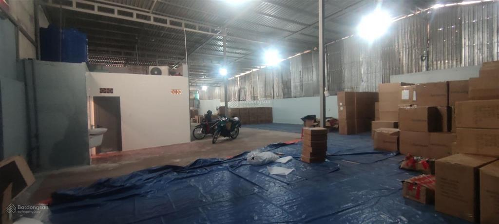 Kho sẵn có vp máy lạnh, ngay ngã 4 nguyễn ảnh thủ vs trần thị năm, dt 12x40 hơn 400m2  giá tốt
