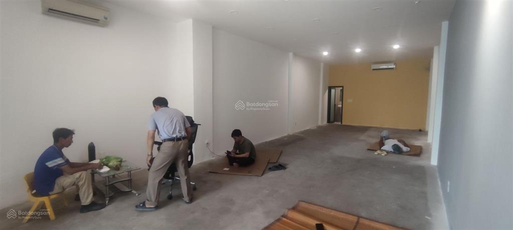 Kho sẵn có vp máy lạnh, ngay ngã 4 nguyễn ảnh thủ vs trần thị năm, dt 12x40 hơn 400m2  giá tốt