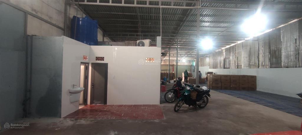 Kho sẵn có vp máy lạnh, ngay ngã 4 nguyễn ảnh thủ vs trần thị năm, dt 12x40 hơn 400m2  giá tốt