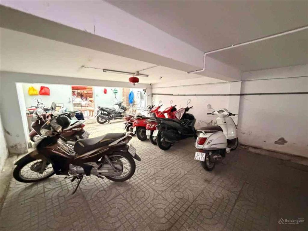Toà 6 tầng 34 phòng chdv  dương thị giang, ttn, q12  dt 300m² căn góc  ngay metro số 2