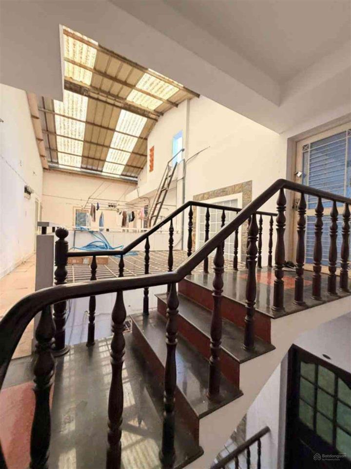 Toà 6 tầng 34 phòng chdv  dương thị giang, ttn, q12  dt 300m² căn góc  ngay metro số 2