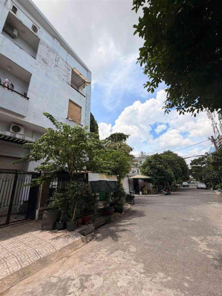 Toà 6 tầng 34 phòng chdv  dương thị giang, ttn, q12  dt 300m² căn góc  ngay metro số 2
