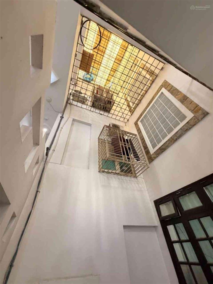 Toà 6 tầng 34 phòng chdv  dương thị giang, ttn, q12  dt 300m² căn góc  ngay metro số 2