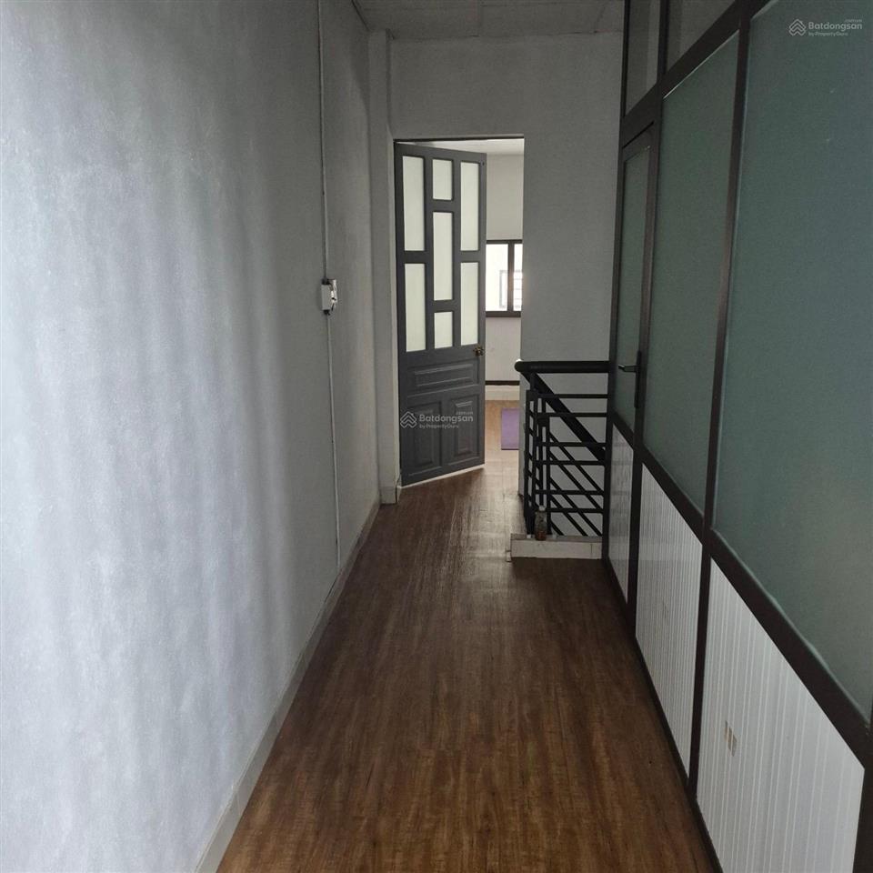 Nhà cấp 4, mặt tiền đường nhánh 8m, dương công khi, cách ngã 3giồng 300m  dt 110m2 (5x22)