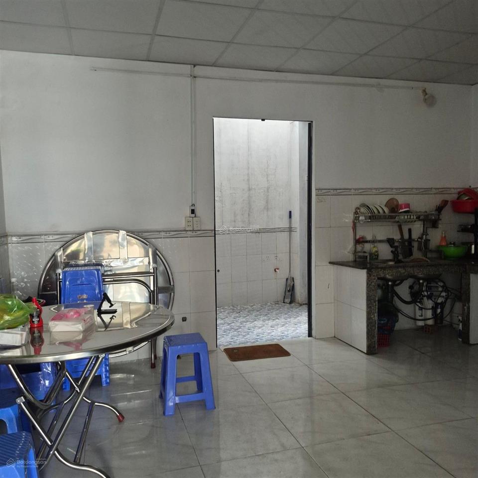 Nhà cấp 4, mặt tiền đường nhánh 8m, dương công khi, cách ngã 3giồng 300m  dt 110m2 (5x22)