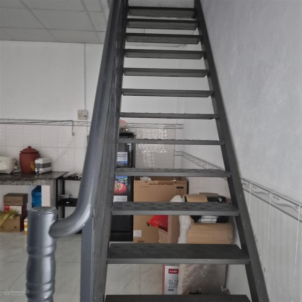 Nhà cấp 4, mặt tiền đường nhánh 8m, dương công khi, cách ngã 3giồng 300m  dt 110m2 (5x22)