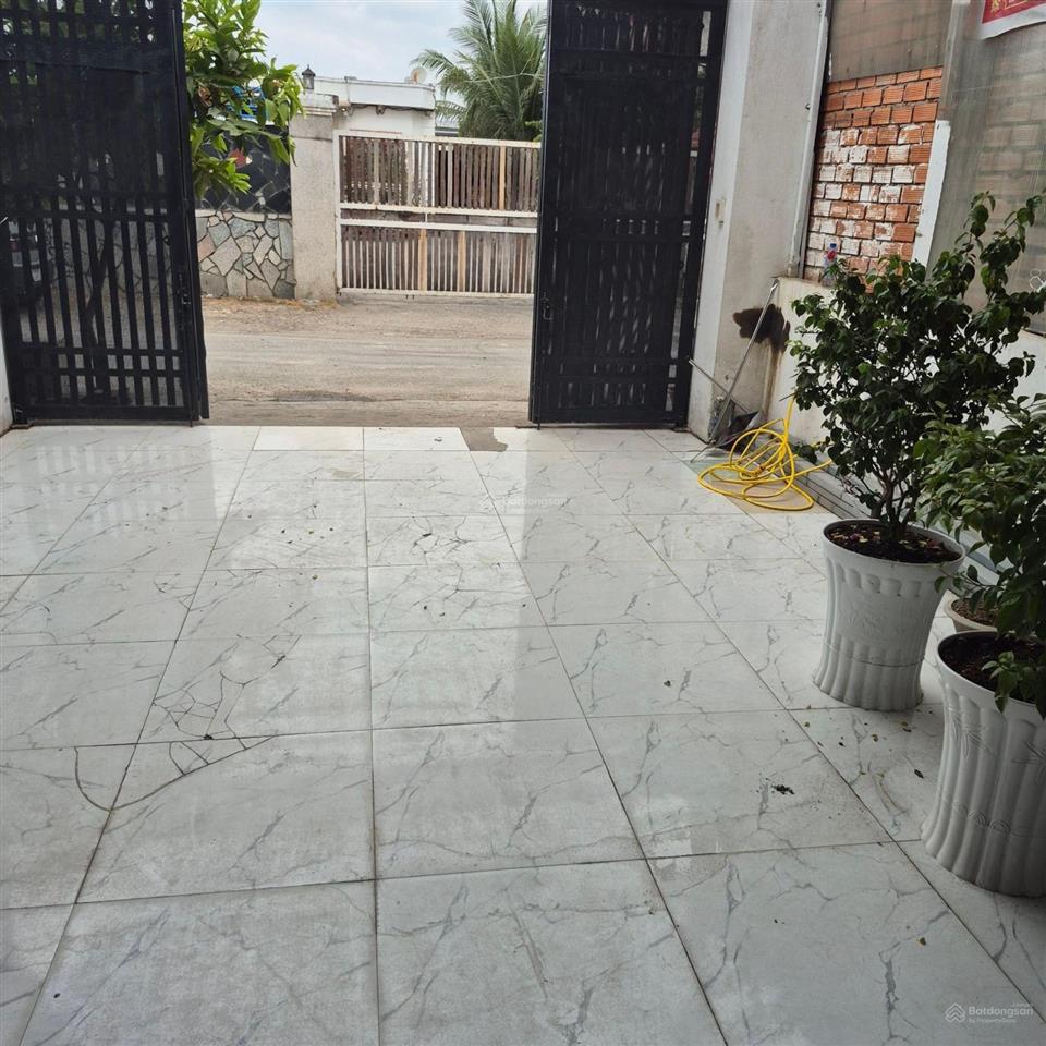 Nhà cấp 4, mặt tiền đường nhánh 8m, dương công khi, cách ngã 3giồng 300m  dt 110m2 (5x22)