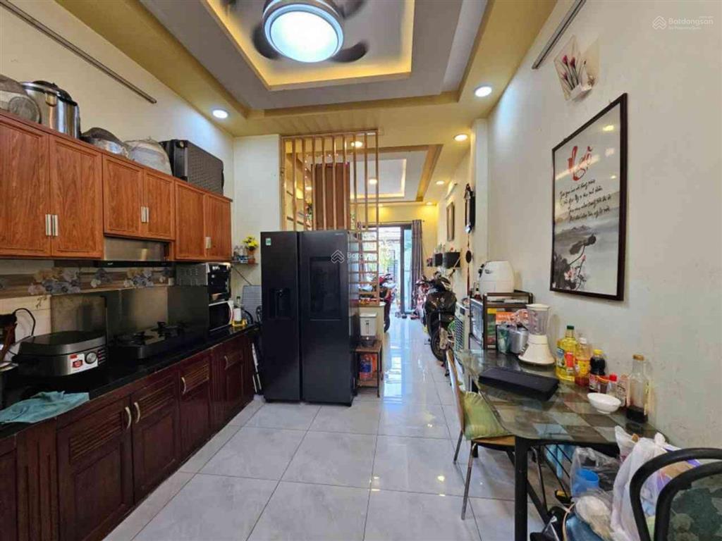 Trung tâm hóc môn, lê lợi  hẻm ô tô cách đường 30m  nhà 2tầng 86m2  (4,2x25)  vừa ở vừa kd ok ạ