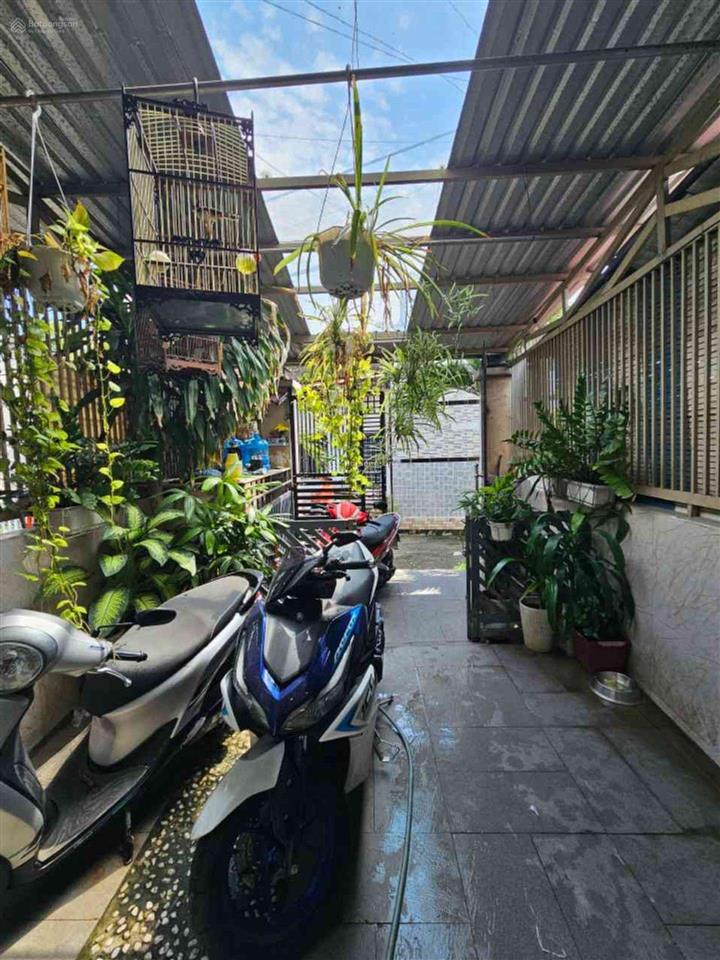 Trung tâm hóc môn, lê lợi  hẻm ô tô cách đường 30m  nhà 2tầng 86m2  (4,2x25)  vừa ở vừa kd ok ạ