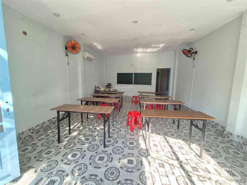 Mt tô ký, đông hưng thuận  dt 57m2 (4,9x13) 2 mặt hẻm trước sau, ko lộ giới  giá hơn 5tỷ xí