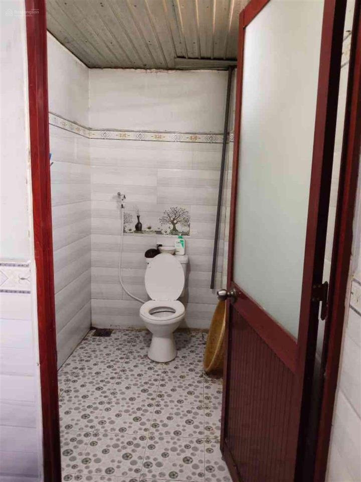 Nhà đúc 2 tầng btct  dt 80m2 (5x17) hẻm ô tô đỗ cữa  cách chợ xtt 500m  giá chỉ 3,8 tỷ tl
