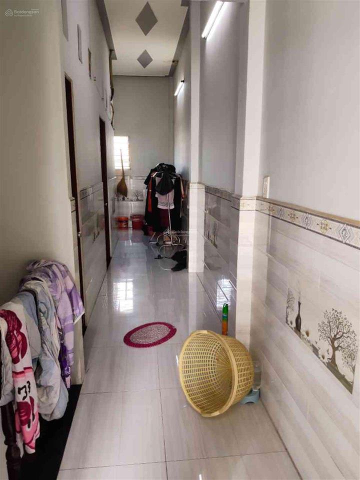 Nhà đúc 2 tầng btct  dt 80m2 (5x17) hẻm ô tô đỗ cữa  cách chợ xtt 500m  giá chỉ 3,8 tỷ tl
