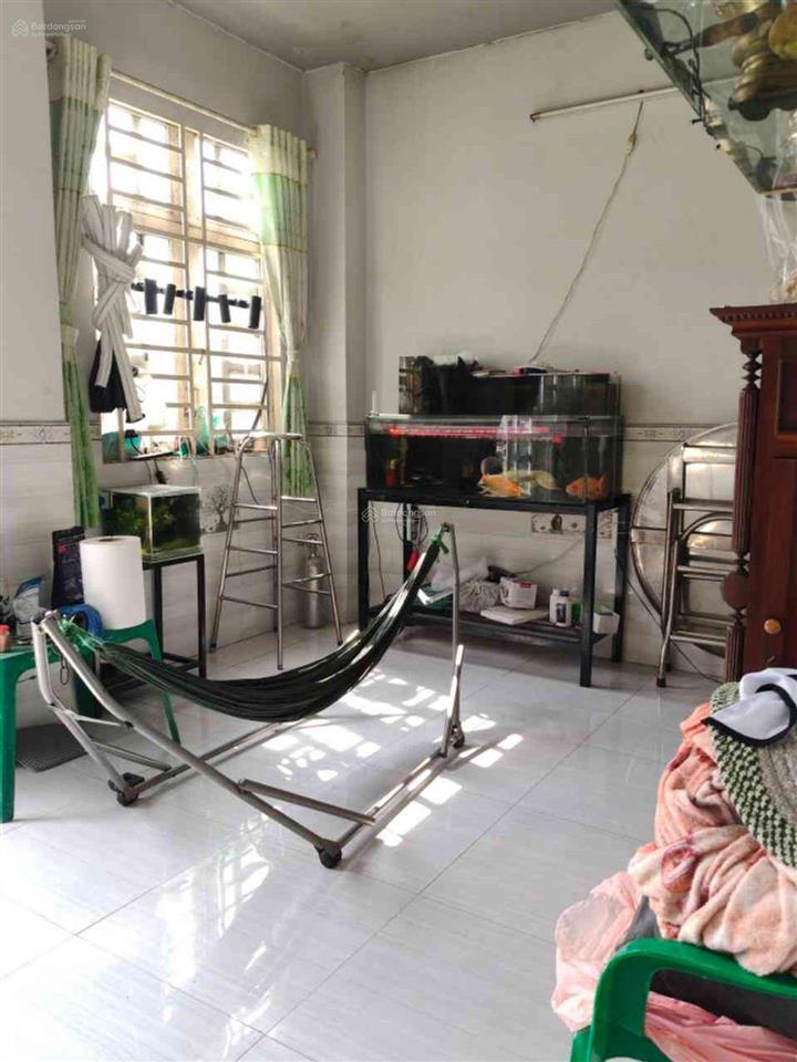 Nhà đúc 2 tầng btct  dt 80m2 (5x17) hẻm ô tô đỗ cữa  cách chợ xtt 500m  giá chỉ 3,8 tỷ tl