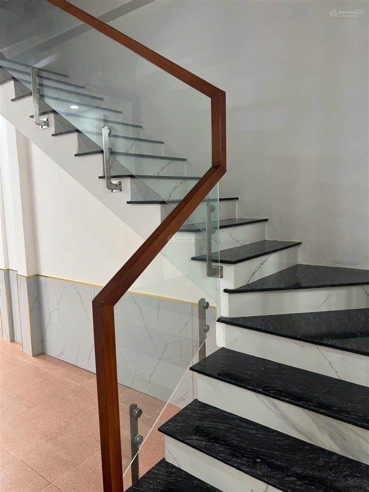 Mt đường nhánh, trung mỹ tây  ngay cc tô ký tower  nhà 3 tầng btct  dt 83m2 (4x22)  giá ngon