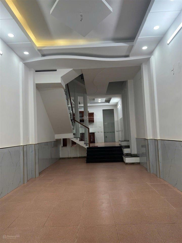 Mt đường nhánh, trung mỹ tây  ngay cc tô ký tower  nhà 3 tầng btct  dt 83m2 (4x22)  giá ngon