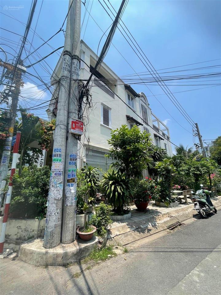Biệt thự góc 3 tầng  đường 8m 2 bên lề  1/ tô ký  dt 125m2 (5x25) ko cắt lộ giới  giảm bán gấp